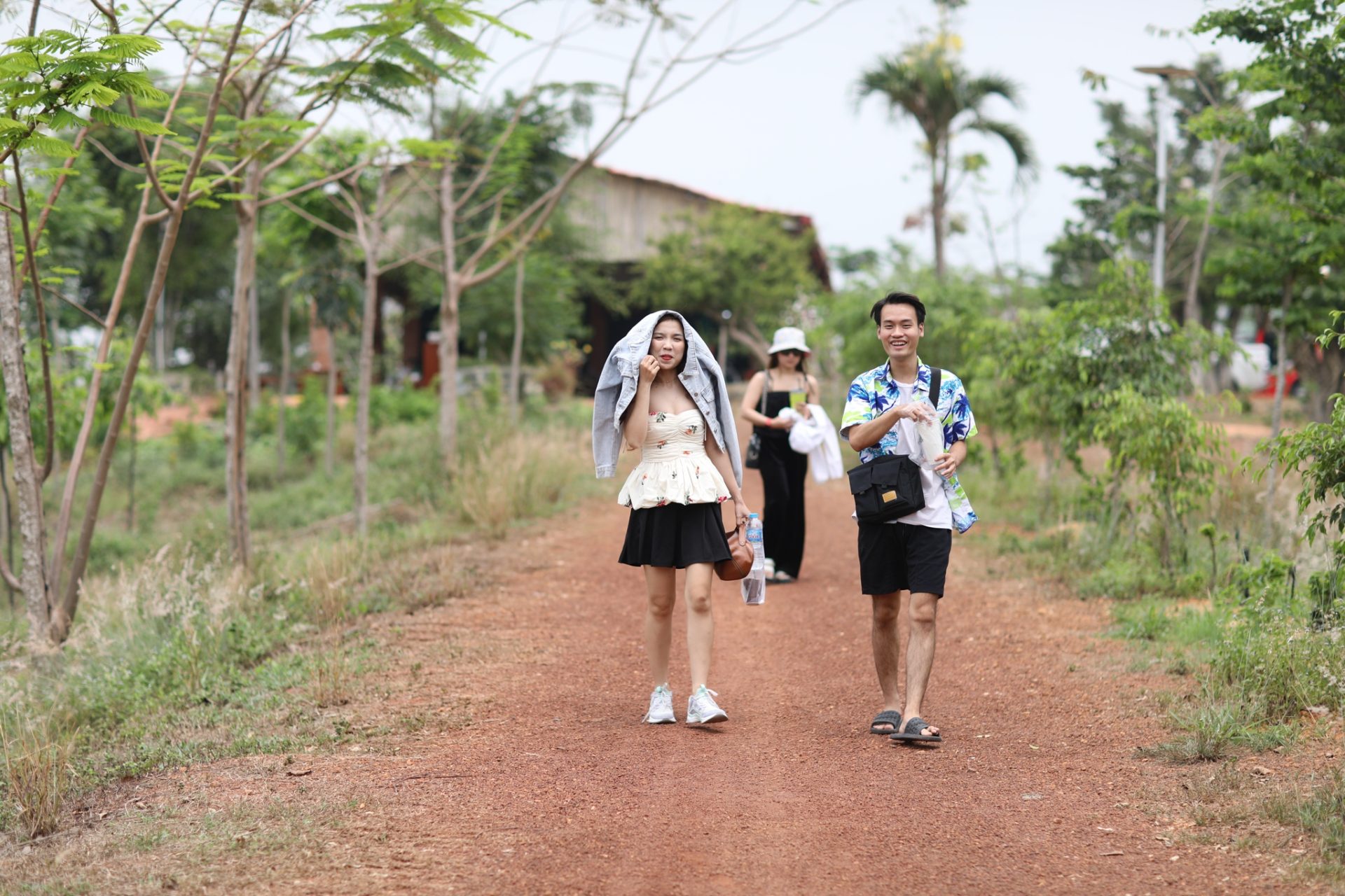 Vẫn có thể cắm trại quanh hồ Trị An