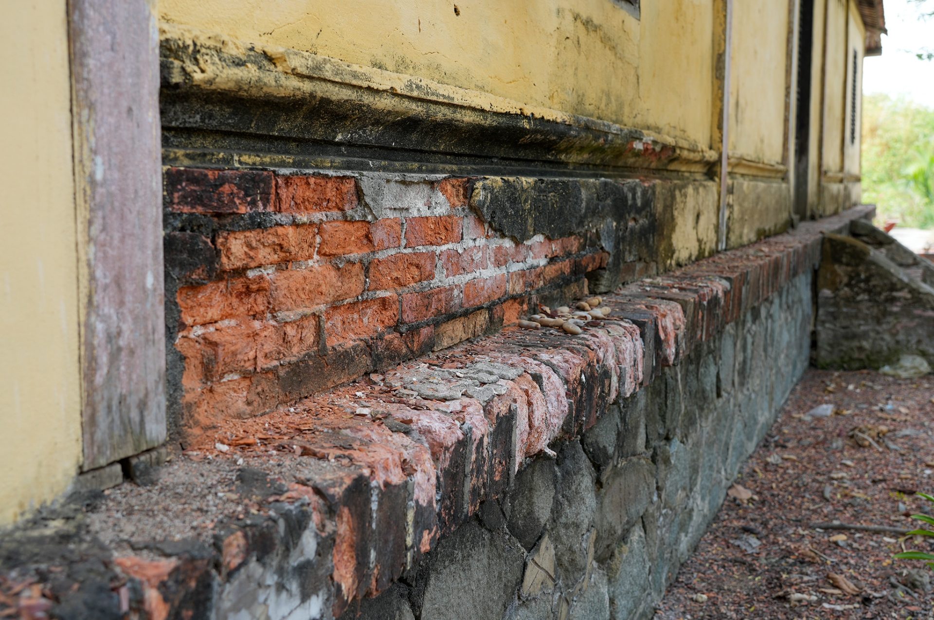 Ngôi nhà trăm cột trên 120 năm tuổi ở miền Tây