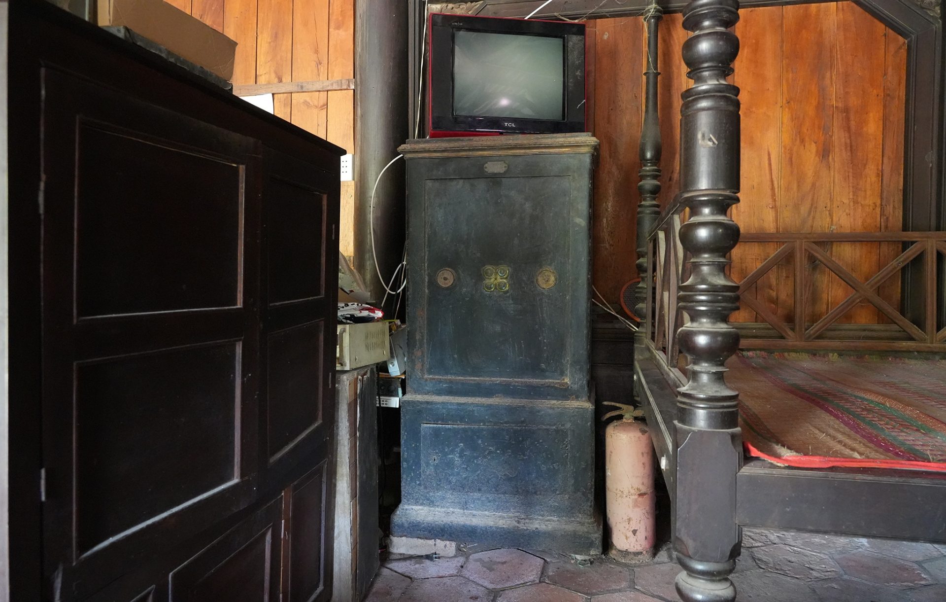 Ngôi nhà trăm cột trên 120 năm tuổi ở miền Tây