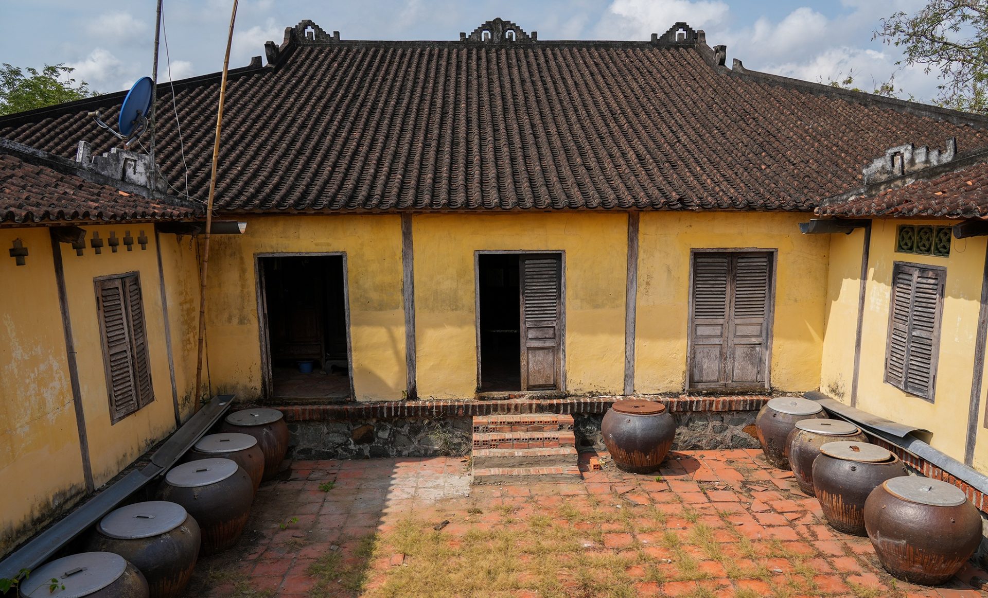 Ngôi nhà trăm cột trên 120 năm tuổi ở miền Tây