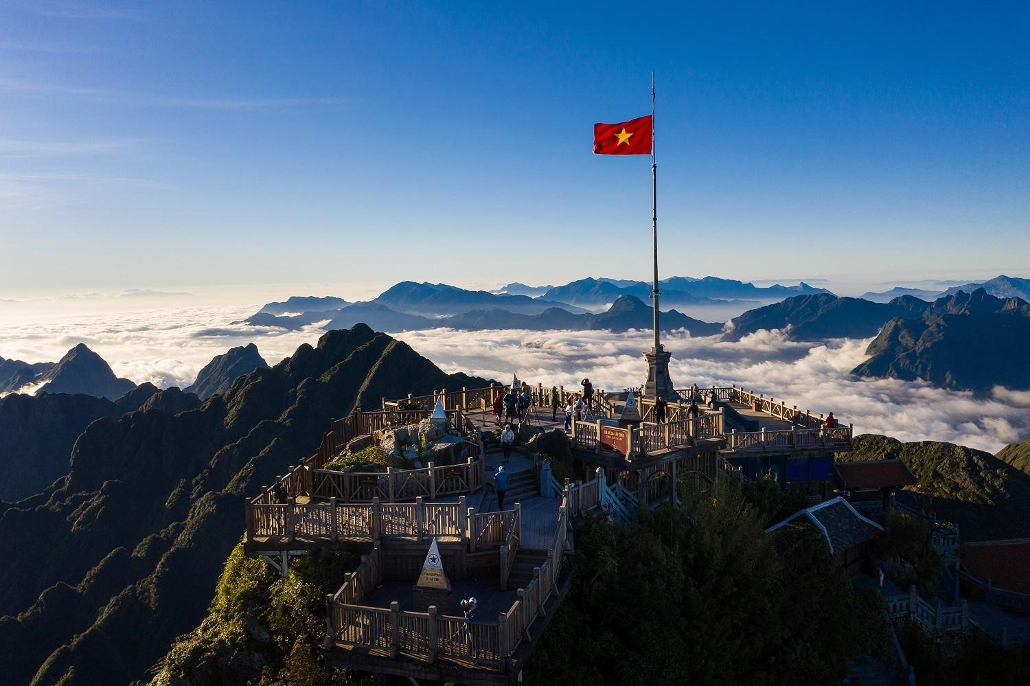 Cáp treo Fansipan giảm giá vé đến 50% trong tháng 4-5