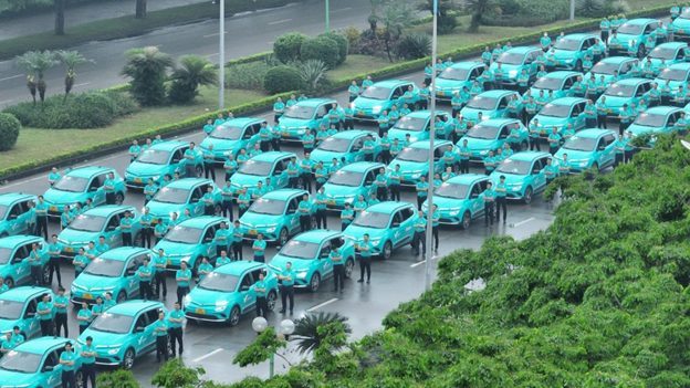 Khai trương hãng taxi điện đầu tiên tại Việt Nam