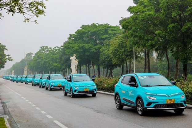 Khai trương hãng taxi điện đầu tiên tại Việt Nam