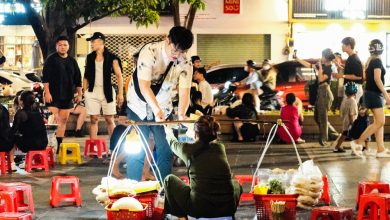 Nhiều hàng rong, ít hoạt động giải trí ở phố đi bộ Nguyễn Huệ