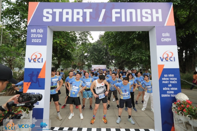 Công đoàn VCCI tổ chức Giải chạy chào mừng kỷ niệm 60 năm Ngày truyền thống VCCI Công đoàn VCCI tổ chức Giải chạy chào mừng kỷ niệm 60 năm Ngày truyền thống VCCI