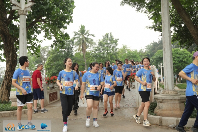 Công đoàn VCCI tổ chức Giải chạy chào mừng kỷ niệm 60 năm Ngày truyền thống VCCI Công đoàn VCCI tổ chức Giải chạy chào mừng kỷ niệm 60 năm Ngày truyền thống VCCI