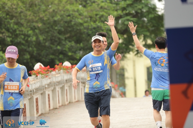 Công đoàn VCCI tổ chức Giải chạy chào mừng kỷ niệm 60 năm Ngày truyền thống VCCI Công đoàn VCCI tổ chức Giải chạy chào mừng kỷ niệm 60 năm Ngày truyền thống VCCI