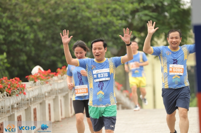 Công đoàn VCCI tổ chức Giải chạy chào mừng kỷ niệm 60 năm Ngày truyền thống VCCI Công đoàn VCCI tổ chức Giải chạy chào mừng kỷ niệm 60 năm Ngày truyền thống VCCI