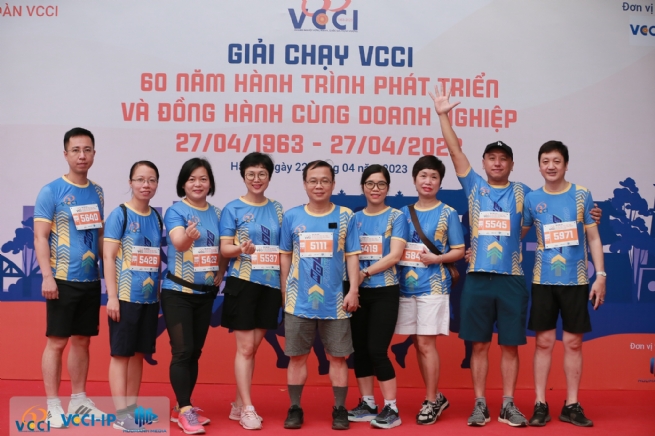 Công đoàn VCCI tổ chức Giải chạy chào mừng kỷ niệm 60 năm Ngày truyền thống VCCI Công đoàn VCCI tổ chức Giải chạy chào mừng kỷ niệm 60 năm Ngày truyền thống VCCI