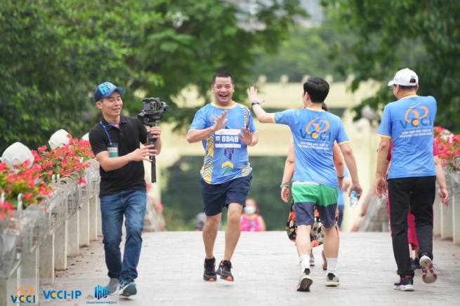 Công đoàn VCCI tổ chức Giải chạy chào mừng kỷ niệm 60 năm Ngày truyền thống VCCI Công đoàn VCCI tổ chức Giải chạy chào mừng kỷ niệm 60 năm Ngày truyền thống VCCI