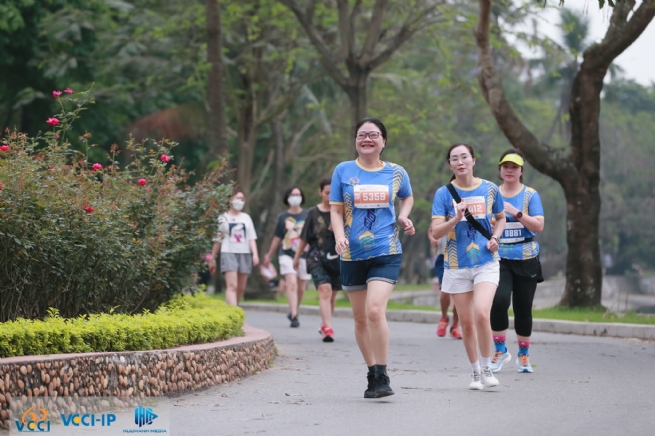 Công đoàn VCCI tổ chức Giải chạy chào mừng kỷ niệm 60 năm Ngày truyền thống VCCI Công đoàn VCCI tổ chức Giải chạy chào mừng kỷ niệm 60 năm Ngày truyền thống VCCI