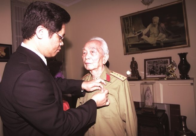 “Mong VCCI sẽ mãi là nơi giữ lửa và tiếp tục tiên phong trên hành trình vì doanh nghiệp” “Mong VCCI sẽ mãi là nơi giữ lửa và tiếp tục tiên phong trên hành trình vì doanh nghiệp”