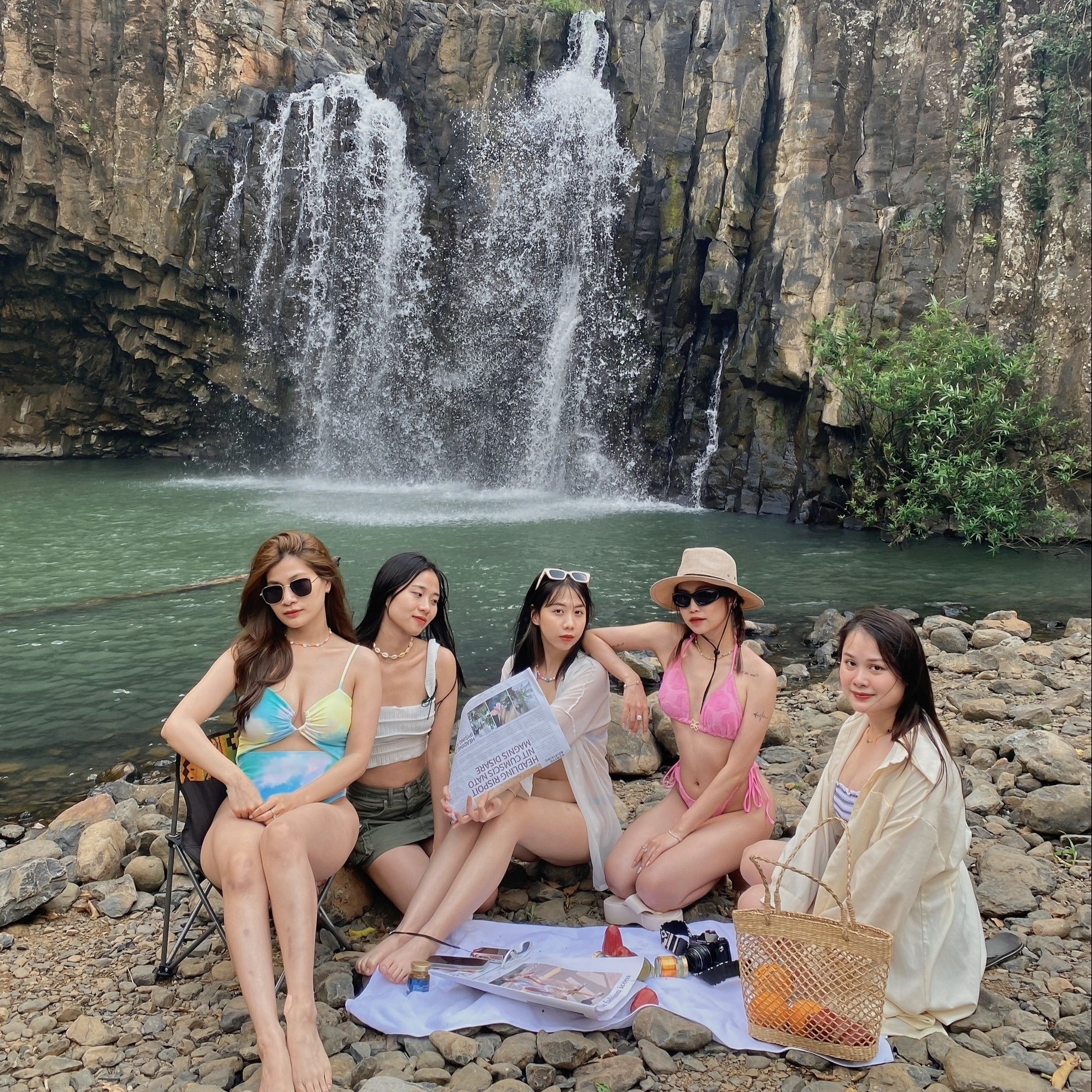 Vẻ đẹp thác Vực Hòm giữa lòng Phú Yên Vẻ đẹp thác Vực Hòm giữa lòng Phú Yên