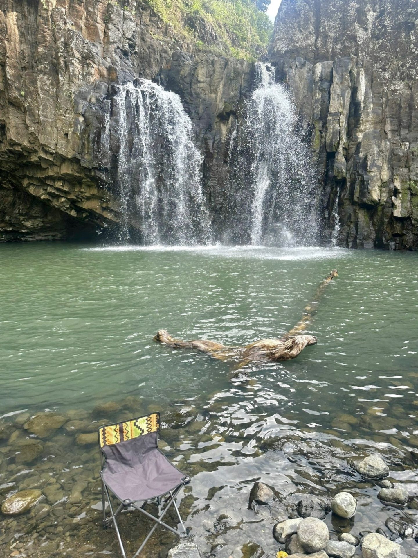 Vẻ đẹp thác Vực Hòm giữa lòng Phú Yên Vẻ đẹp thác Vực Hòm giữa lòng Phú Yên