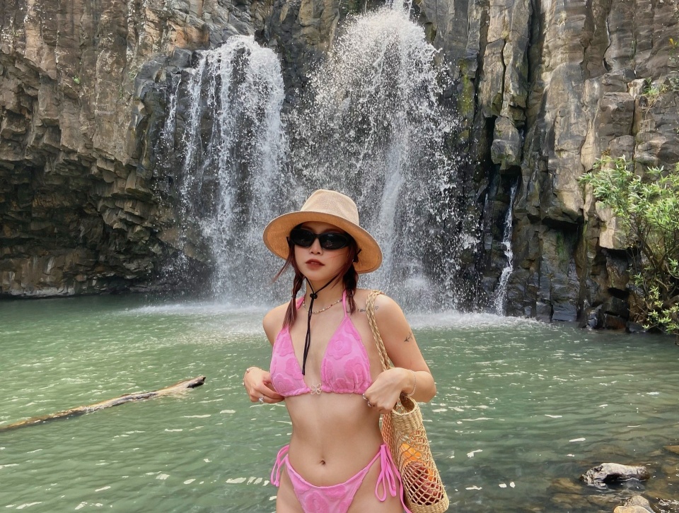 Vẻ đẹp thác Vực Hòm giữa lòng Phú Yên Vẻ đẹp thác Vực Hòm giữa lòng Phú Yên