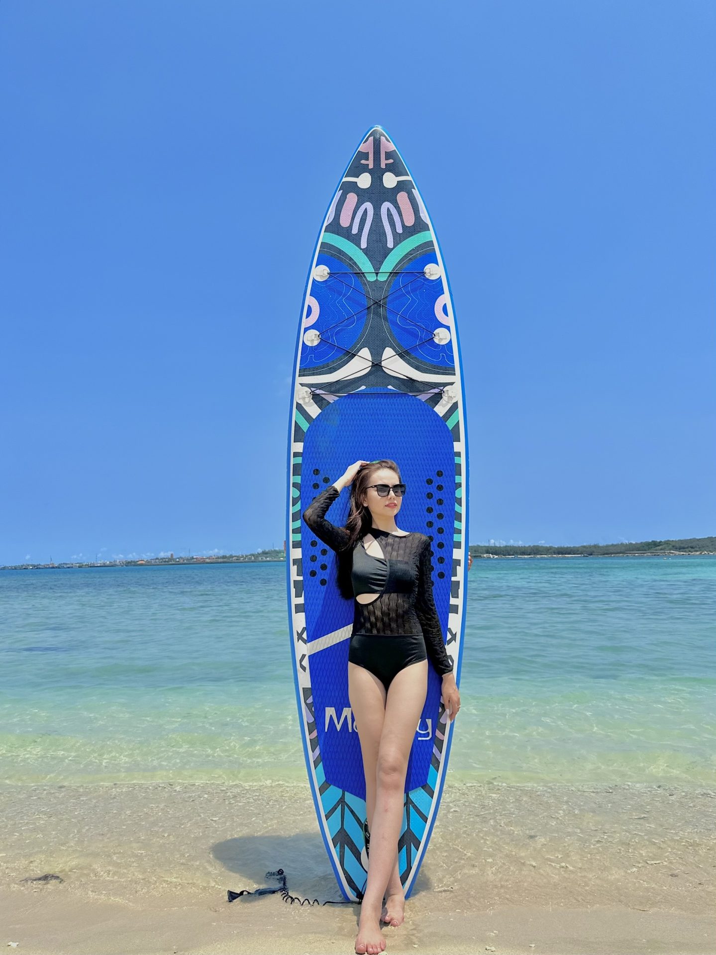 Xếp hàng chờ chụp ảnh trên đảo Phú Quý