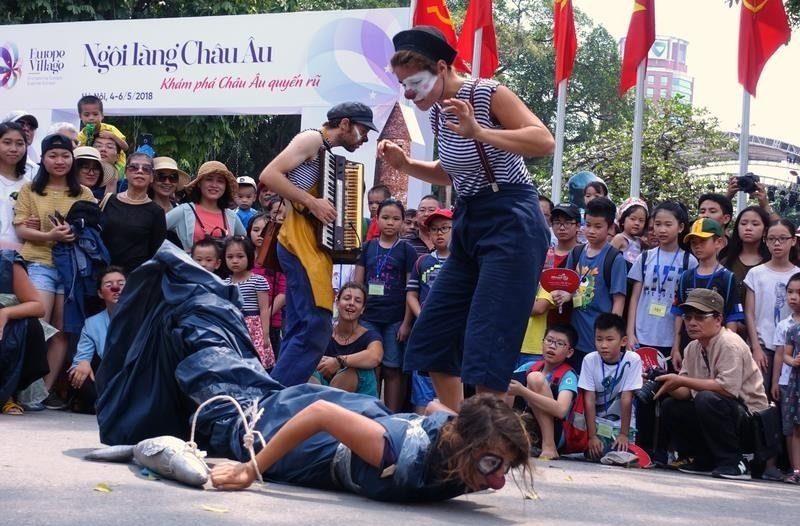 Ngôi làng châu Âu 2023: Sự phong phú của văn hóa châu Âu - thống nhất trong sự đa dạng Ngôi làng châu Âu 2023: Sự phong phú của văn hóa châu Âu - thống nhất trong sự đa dạng