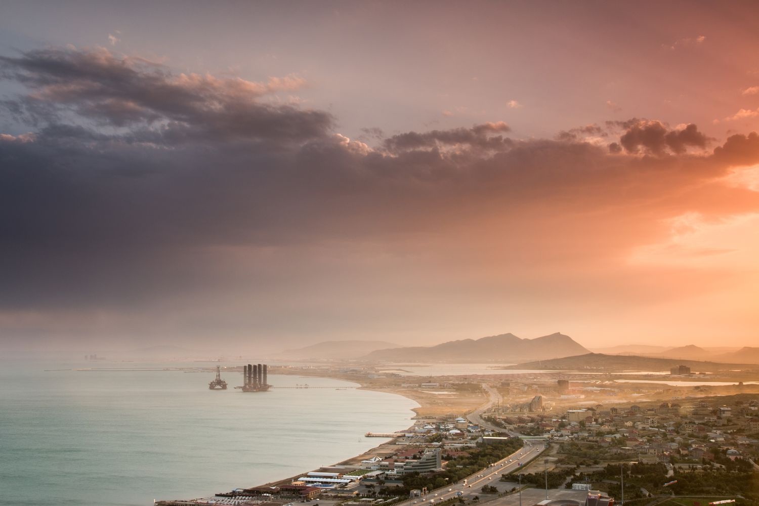 10 hồ nước lớn nhất thế giới