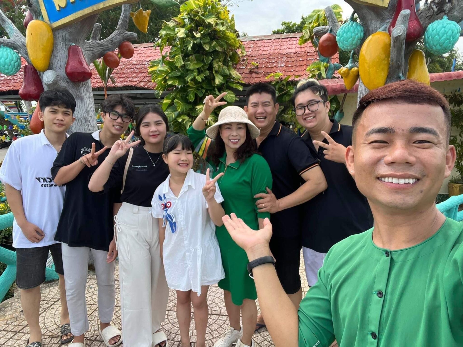 Du khách tìm đến miền Tây vì hướng dẫn viên duyên dáng Du khách tìm đến miền Tây vì hướng dẫn viên duyên dáng