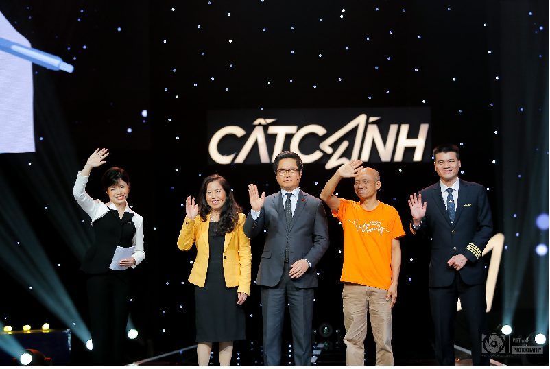 TẬP ĐOÀN HỒ GƯƠM: TIẾN CÙNG ĐẤT NƯỚC, SÁNH BƯỚC NĂM CHÂU TẬP ĐOÀN HỒ GƯƠM: TIẾN CÙNG ĐẤT NƯỚC, SÁNH BƯỚC NĂM CHÂU