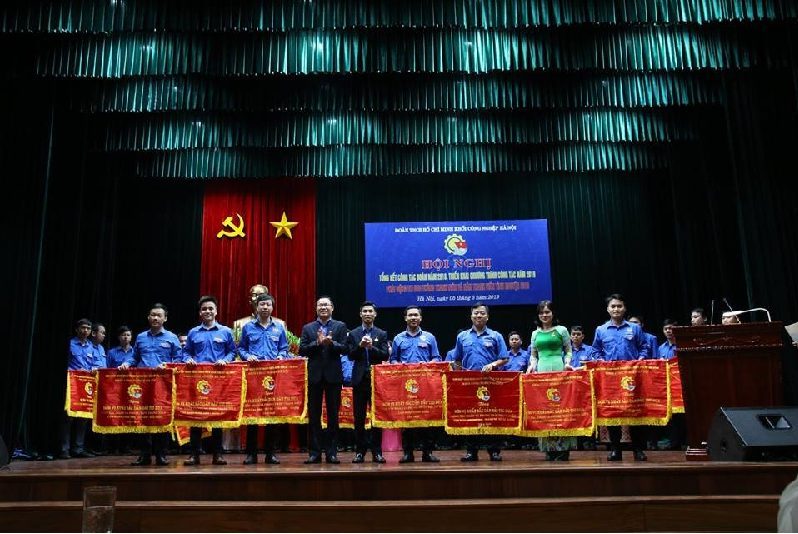 TẬP ĐOÀN HỒ GƯƠM: TIẾN CÙNG ĐẤT NƯỚC, SÁNH BƯỚC NĂM CHÂU