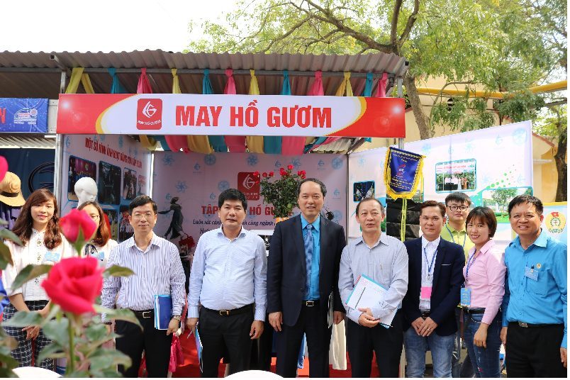 TẬP ĐOÀN HỒ GƯƠM: TIẾN CÙNG ĐẤT NƯỚC, SÁNH BƯỚC NĂM CHÂU TẬP ĐOÀN HỒ GƯƠM: TIẾN CÙNG ĐẤT NƯỚC, SÁNH BƯỚC NĂM CHÂU