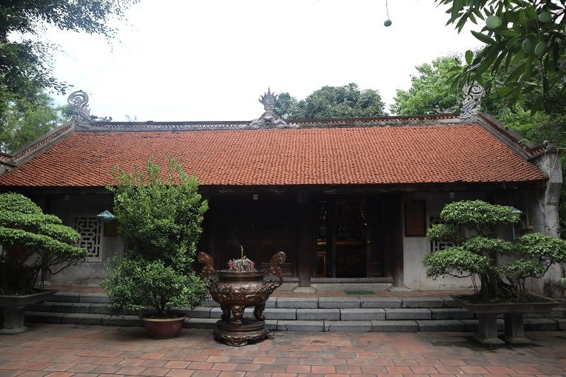 HĐHNVN CÙNG ĐỒNG NIÊN 1976 HỌ NGUYỄN LÀM LỄ DÂNG HƯƠNG HAI BÀ TRƯNG TẠI ĐỀN THỜ HAI BÀ Ở MÊ LINH, HÀ NỘI