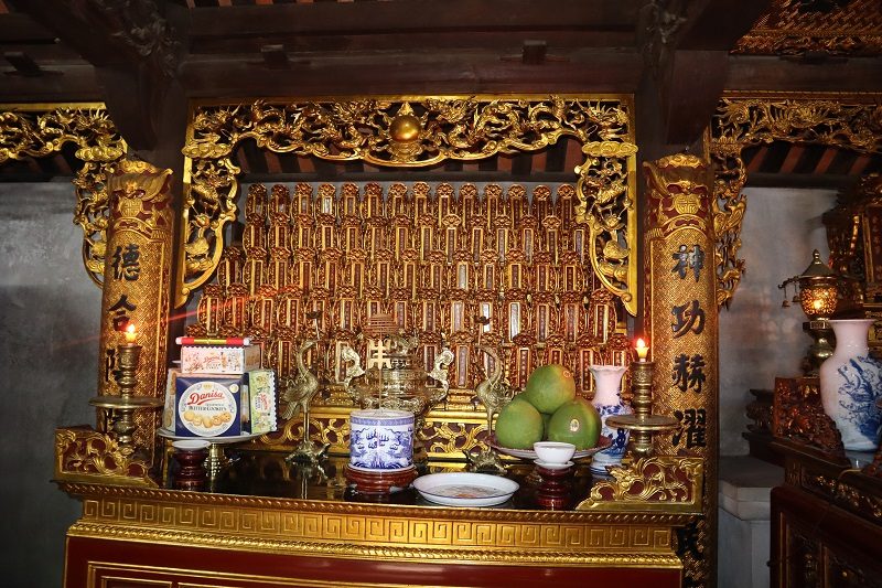 HĐHNVN CÙNG ĐỒNG NIÊN 1976 HỌ NGUYỄN LÀM LỄ DÂNG HƯƠNG HAI BÀ TRƯNG TẠI ĐỀN THỜ HAI BÀ Ở MÊ LINH, HÀ NỘI