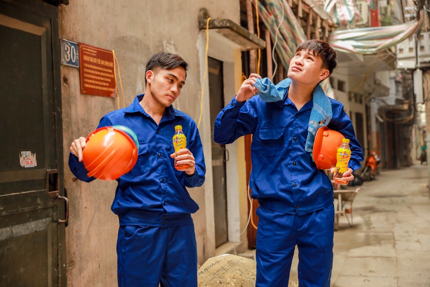 Làm việc giữa thời tiết nắng nóng và những điều cần biết Làm việc giữa thời tiết nắng nóng và những điều cần biết