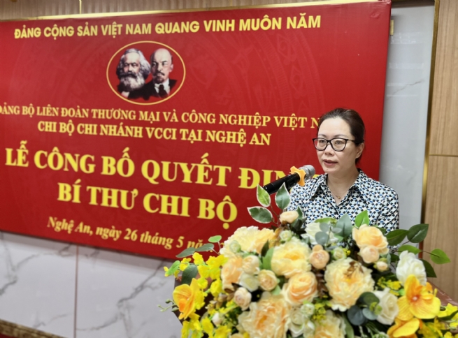 Trao quyết định Bí thư Chi bộ Chi nhánh VCCI tại Nghệ An Trao quyết định Bí thư Chi bộ Chi nhánh VCCI tại Nghệ An