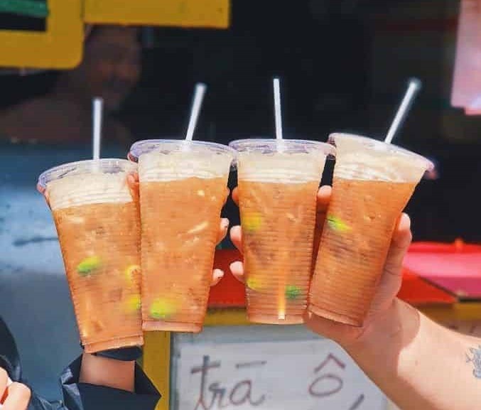 Người trẻ chuộng giải nhiệt bằng nước mát vỉa hè Người trẻ chuộng giải nhiệt bằng nước mát vỉa hè