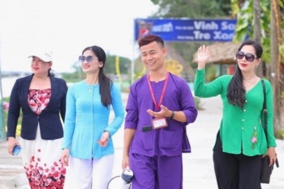 Du khách tìm đến miền Tây vì hướng dẫn viên duyên dáng Du khách tìm đến miền Tây vì hướng dẫn viên duyên dáng