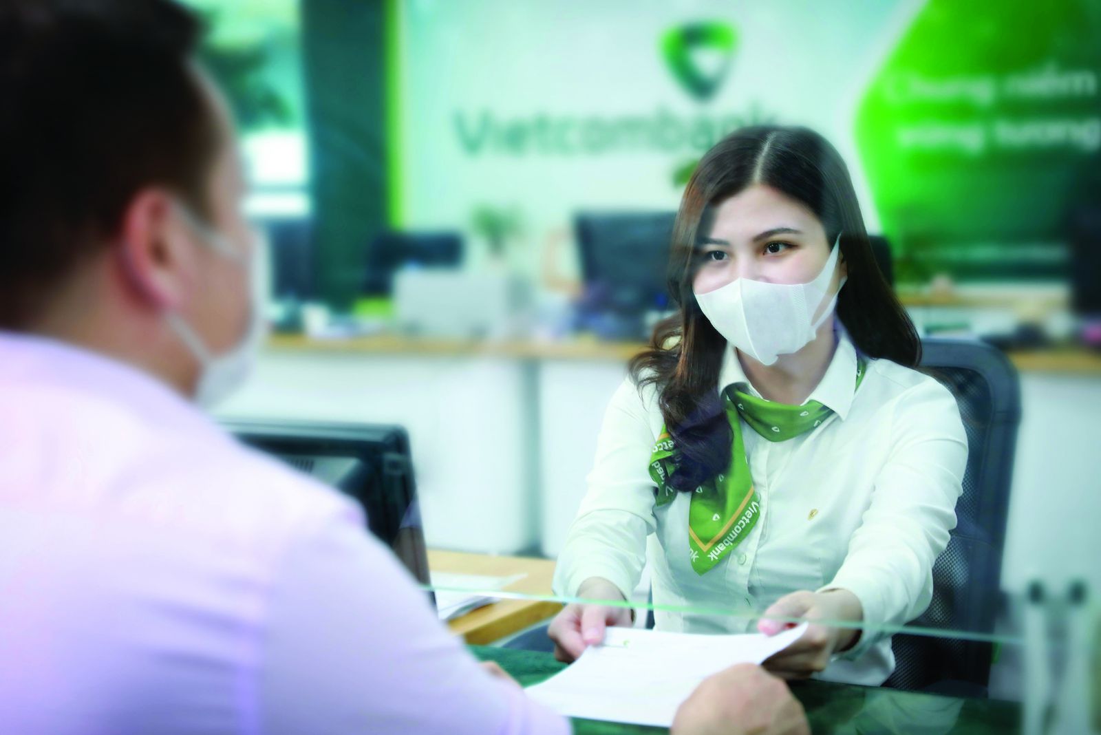 Cổ phiếu VCB cán mốc vốn hoá gần 20 tỷ USD Cổ phiếu VCB cán mốc vốn hoá gần 20 tỷ USD