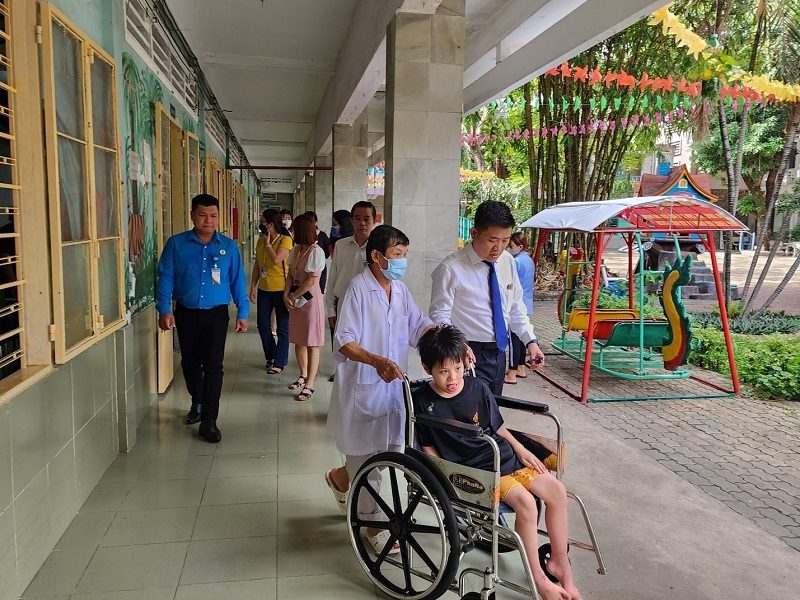 Trường Đại học Y khoa Phạm Ngọc Thạch thăm, tặng quà trẻ em ngày Quốc tế Thiếu nhi Trường Đại học Y khoa Phạm Ngọc Thạch thăm, tặng quà trẻ em ngày Quốc tế Thiếu nhi