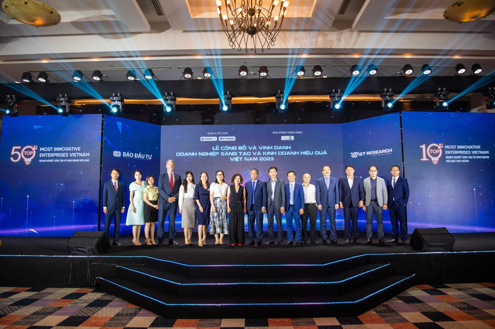 Vietcombank dẫn đầu Top 10 ngân hàng sáng tạo và kinh doanh hiệu quả năm 2023 Vietcombank dẫn đầu Top 10 ngân hàng sáng tạo và kinh doanh hiệu quả năm 2023