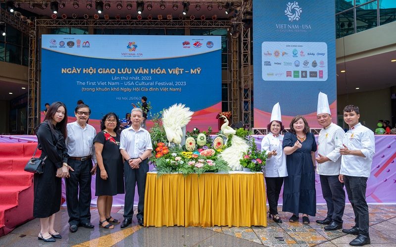 Nhiều hoạt động thú vị trong Ngày hội Giao lưu Văn hóa Việt – Mỹ nhân dịp Ngày Hội gia đình Việt Nam năm 2023 Nhiều hoạt động thú vị trong Ngày hội Giao lưu Văn hóa Việt – Mỹ nhân dịp Ngày Hội gia đình Việt Nam năm 2023