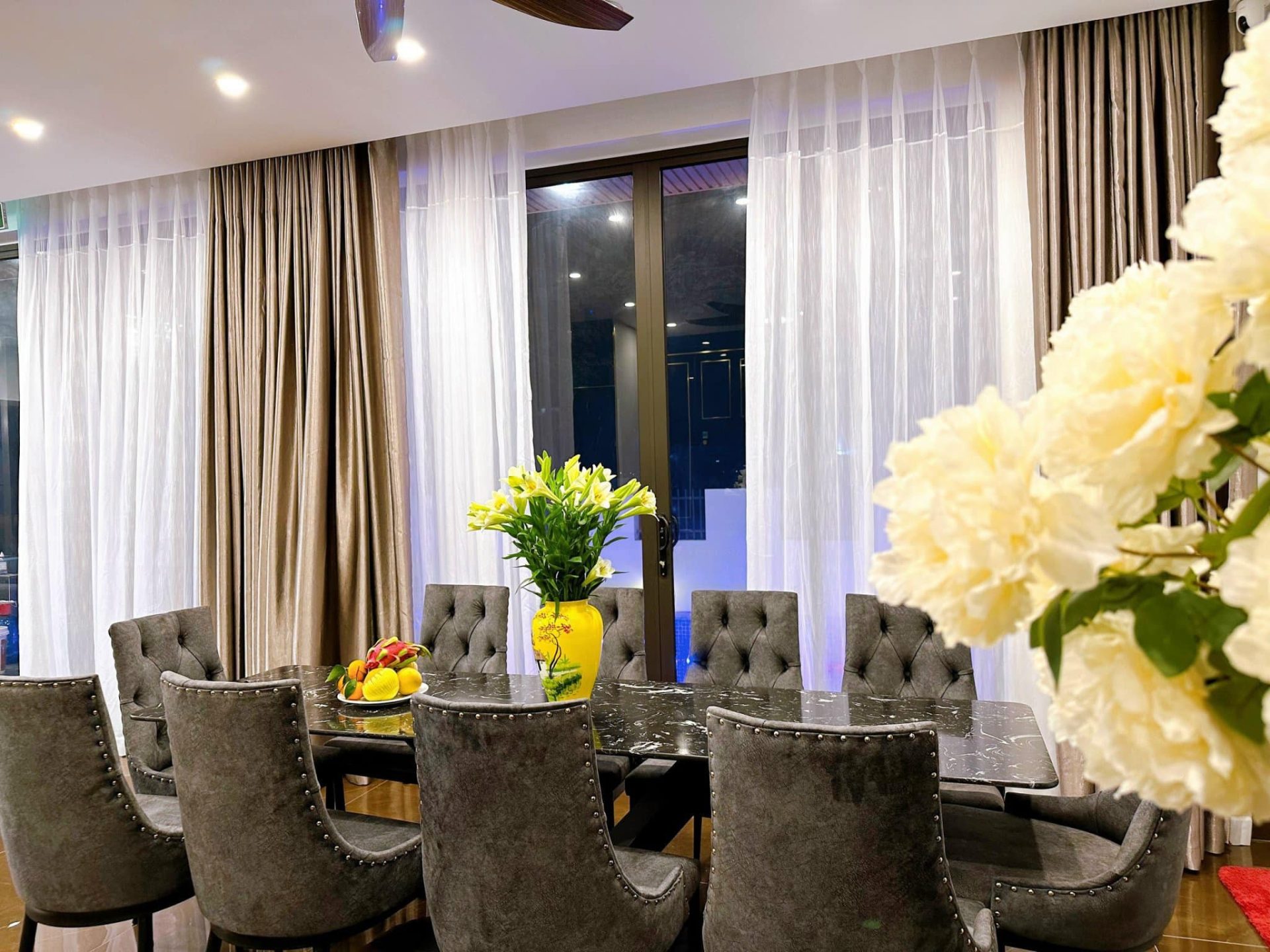 Chủ villa ở Hạ Long vay trăm triệu mua máy phát, sợ khách tố lừa đảo Chủ villa ở Hạ Long vay trăm triệu mua máy phát, sợ khách tố lừa đảo