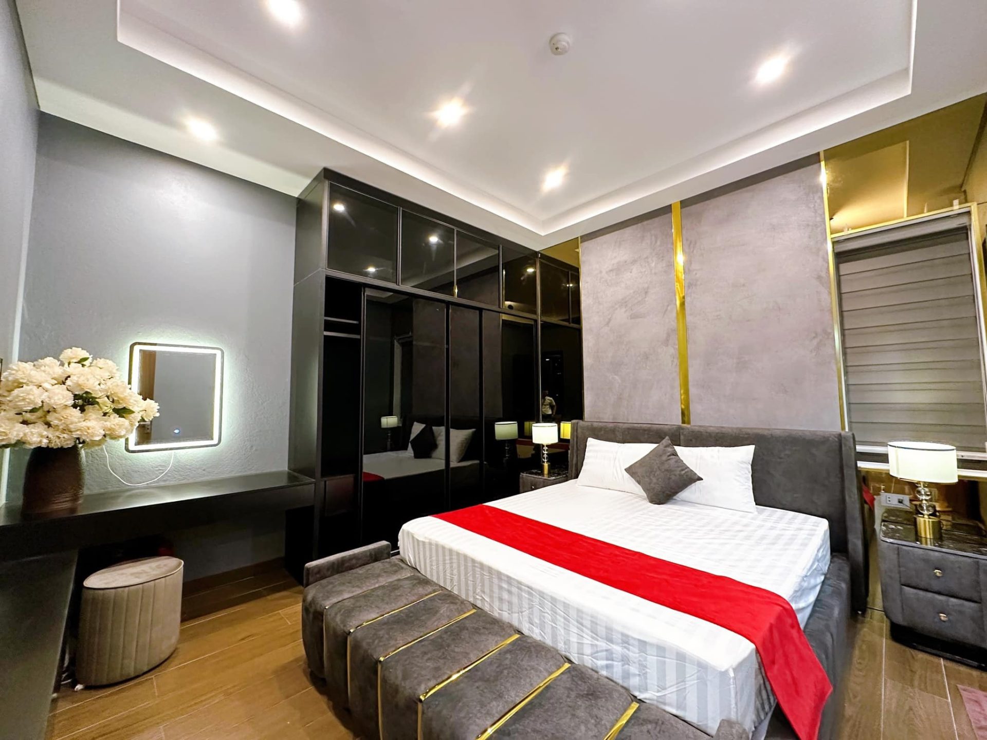 Chủ villa ở Hạ Long vay trăm triệu mua máy phát, sợ khách tố lừa đảo Chủ villa ở Hạ Long vay trăm triệu mua máy phát, sợ khách tố lừa đảo