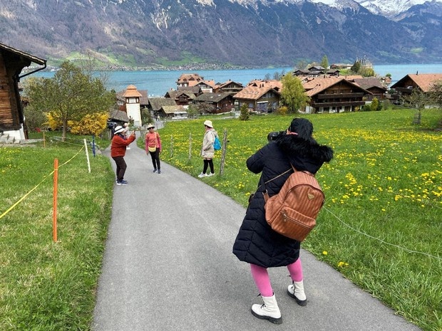 Khách châu Á đổ về Thụy Sĩ vì phim Hàn Quốc Khách châu Á đổ về Thụy Sĩ vì phim Hàn Quốc