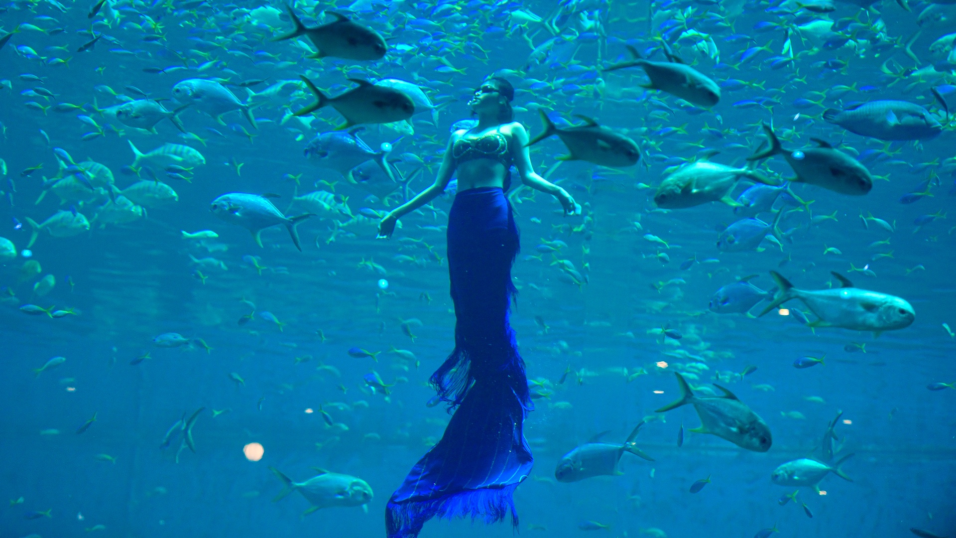Hồ Ngọc Hà hóa “nàng tiên cá” gợi cảm