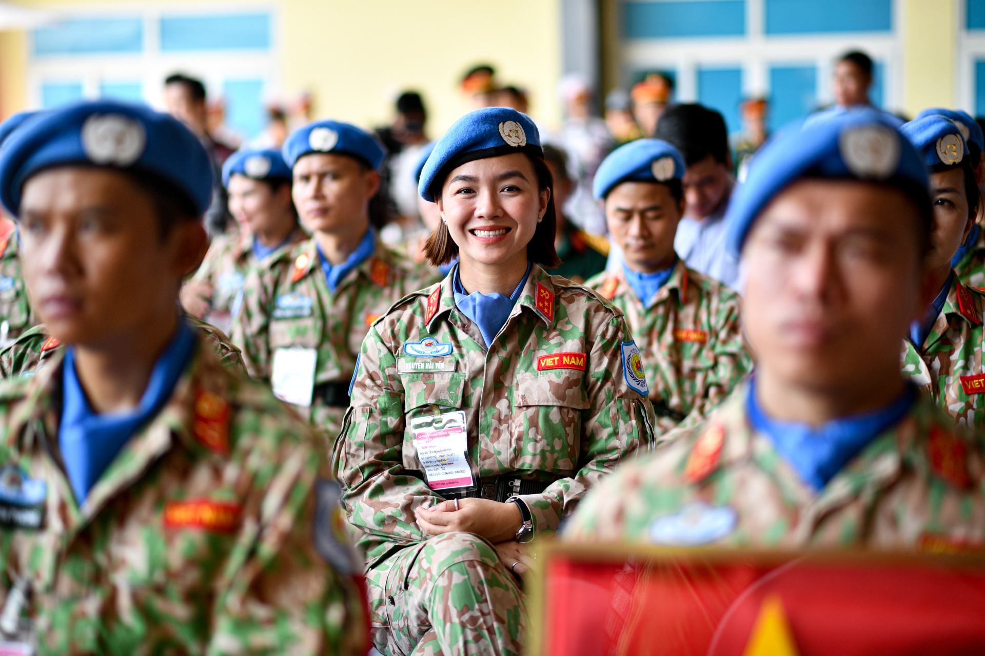 Chiến sĩ 'mũ nồi xanh' ôm tạm biệt gia đình trước giờ đến Nam Sudan Chiến sĩ 'mũ nồi xanh' ôm tạm biệt gia đình trước giờ đến Nam Sudan