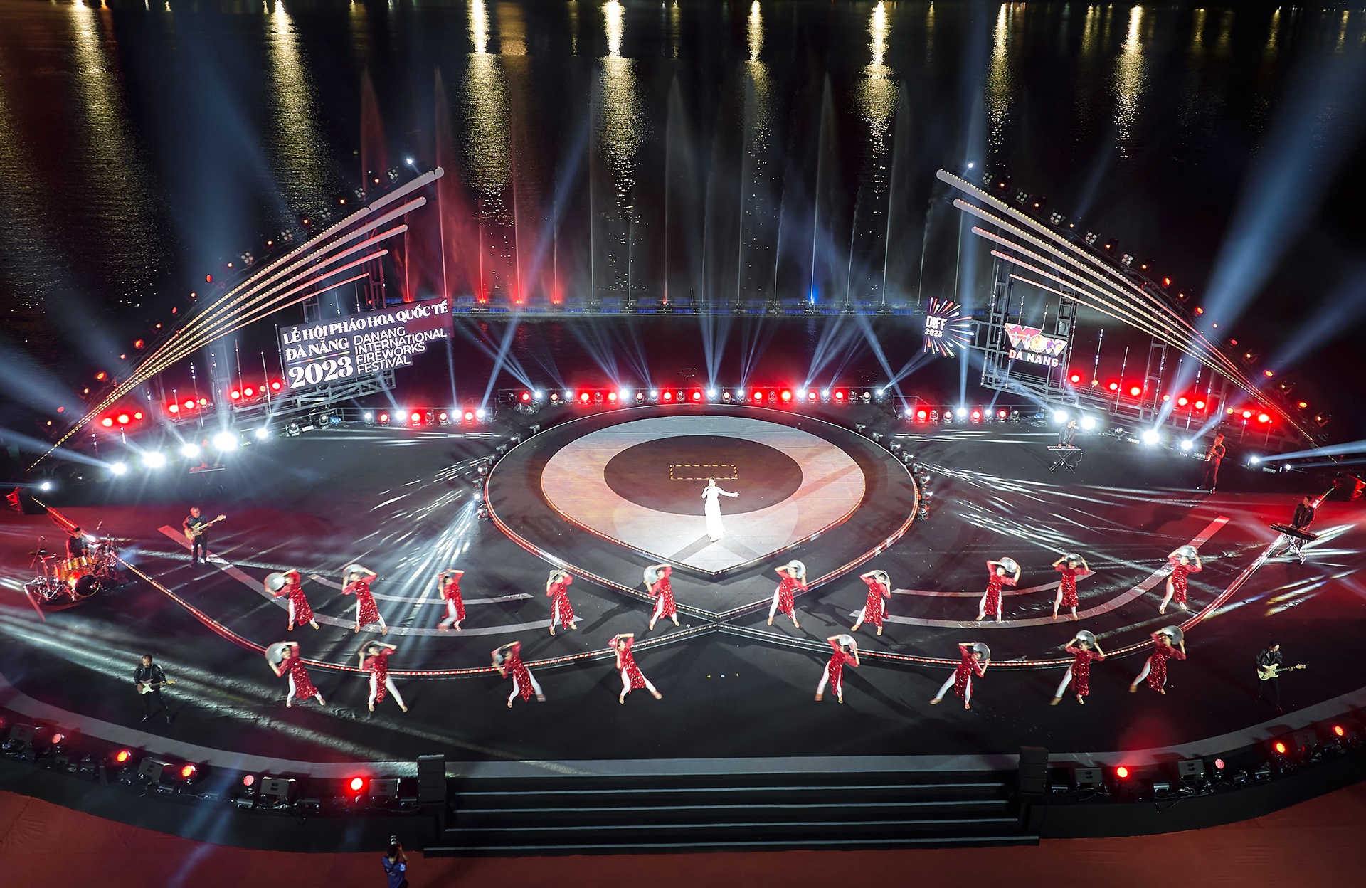 Mãn nhãn màn trình diễn pháo hoa của Italy và Australia bên sông Hàn