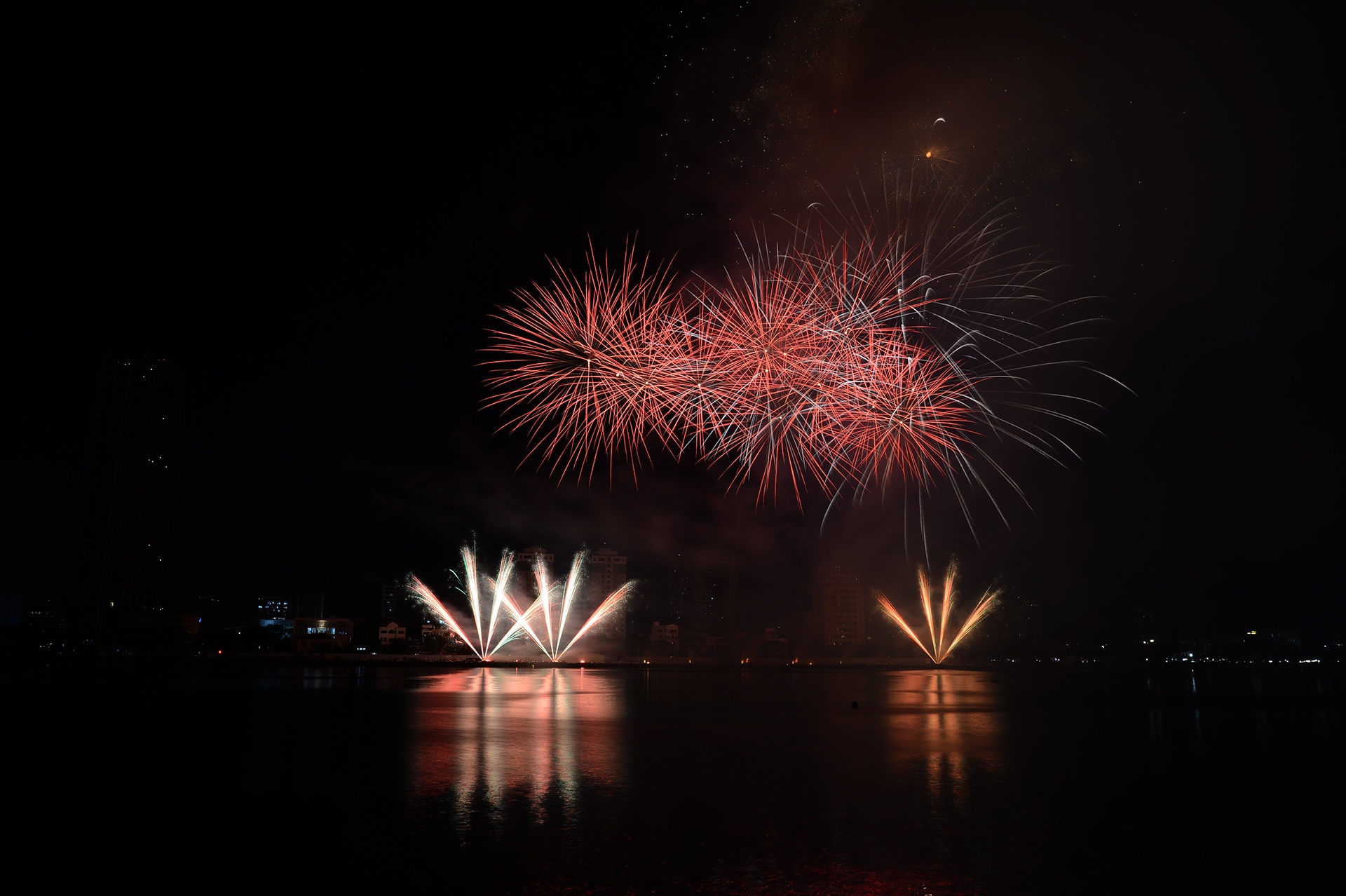 Mãn nhãn màn trình diễn pháo hoa của Italy và Australia bên sông Hàn