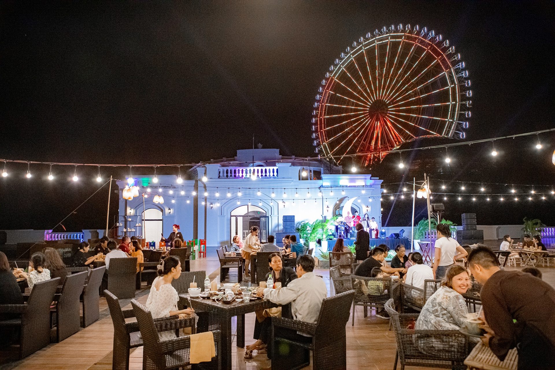 Vinpearl - điểm du lịch biển đa trải nghiệm cho gia đình nhiều thế hệ Vinpearl - điểm du lịch biển đa trải nghiệm cho gia đình nhiều thế hệ