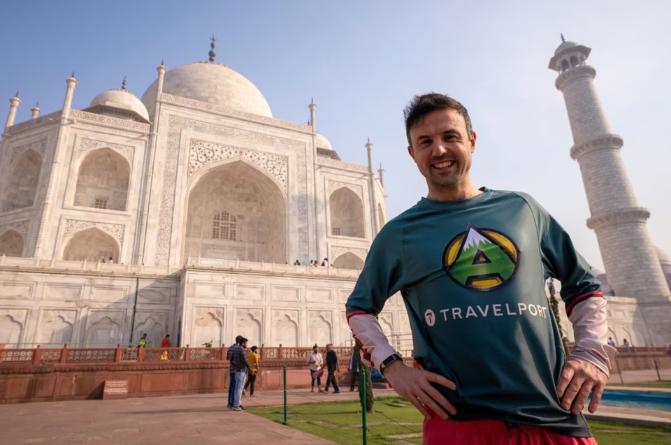 Kỷ lục ghé thăm 7 kỳ quan thế giới trong 7 ngày