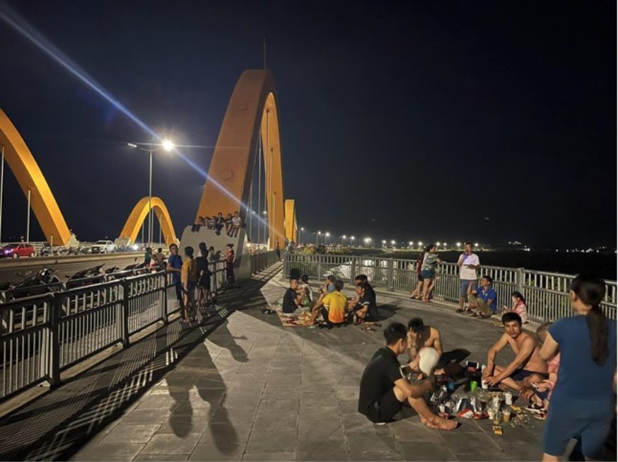 Du khách Hạ Long ngán ngẩm vì mất điện Du khách Hạ Long ngán ngẩm vì mất điện