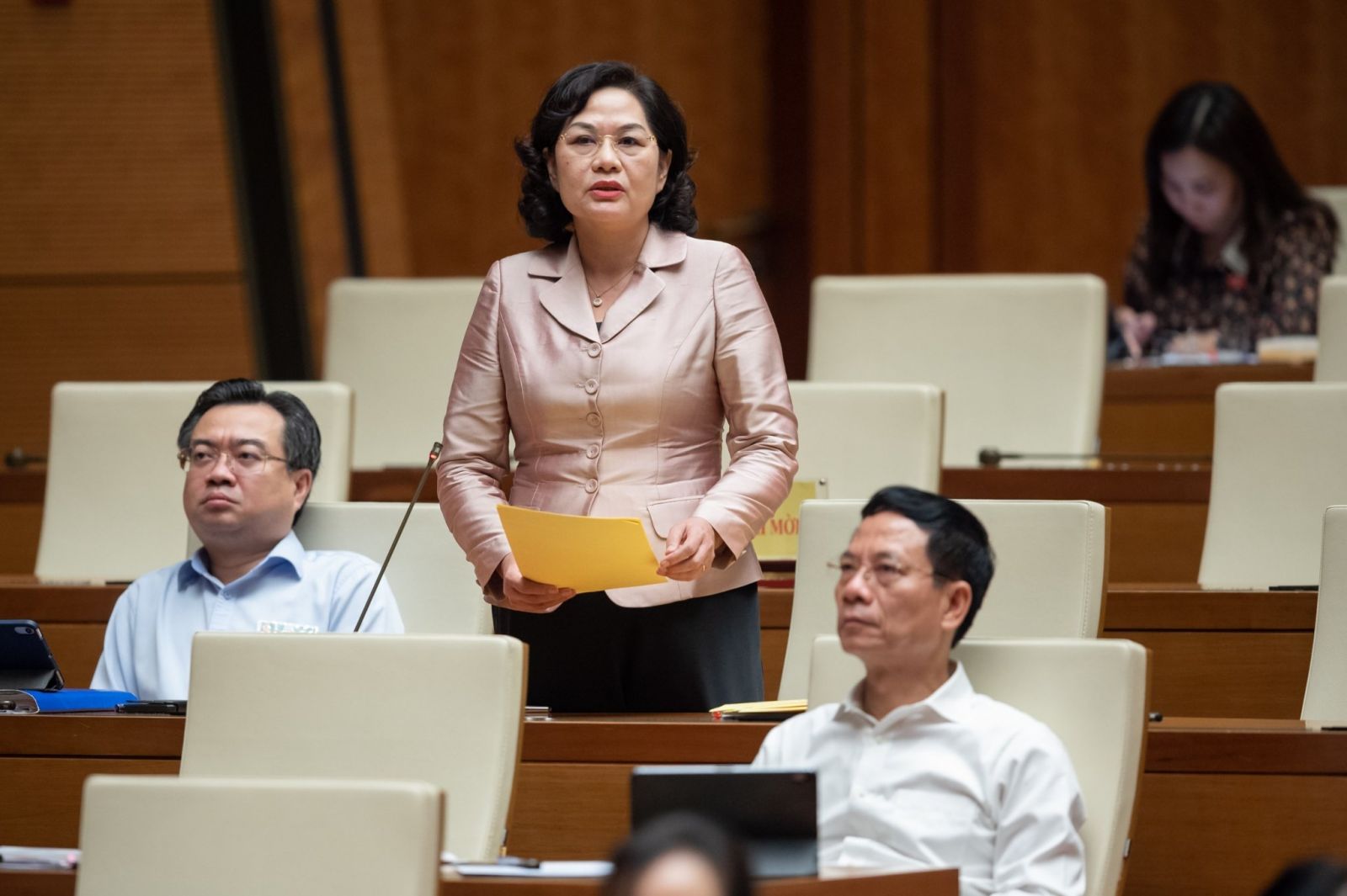 Thống đốc Nguyễn Thị Hồng lý giải về việc Thống đốc Nguyễn Thị Hồng lý giải về việc