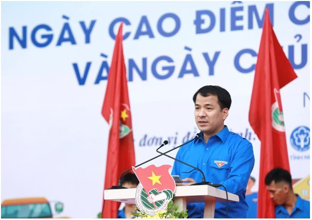 Ninh Bình: Ra quân Ngày cao điểm tình nguyện chung tay xây dựng nông thôn mới Ninh Bình: Ra quân Ngày cao điểm tình nguyện chung tay xây dựng nông thôn mới