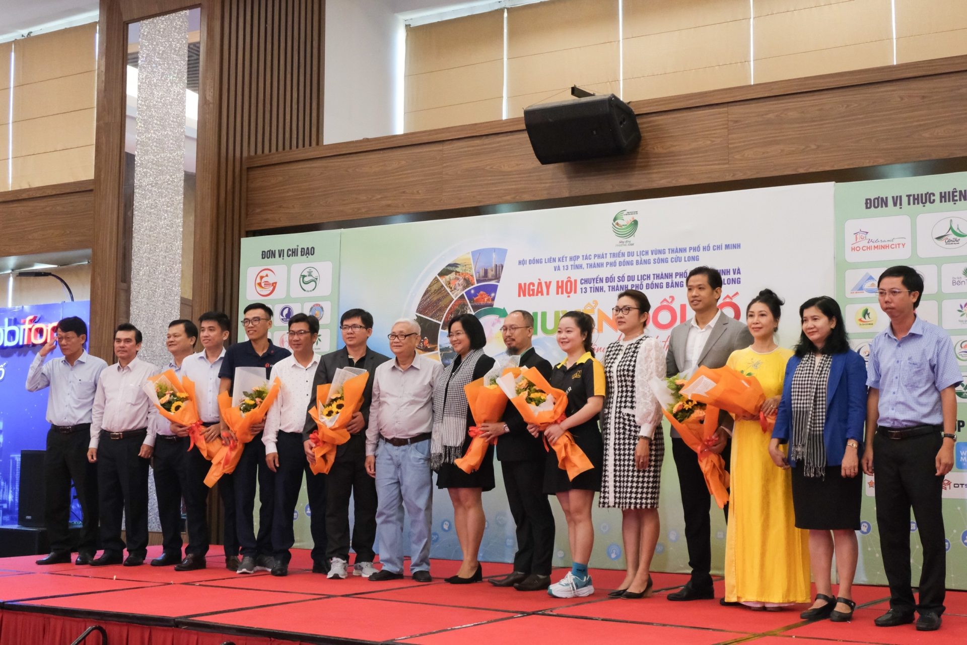 Chuyển đổi số du lịch TP.HCM và ĐBSCL