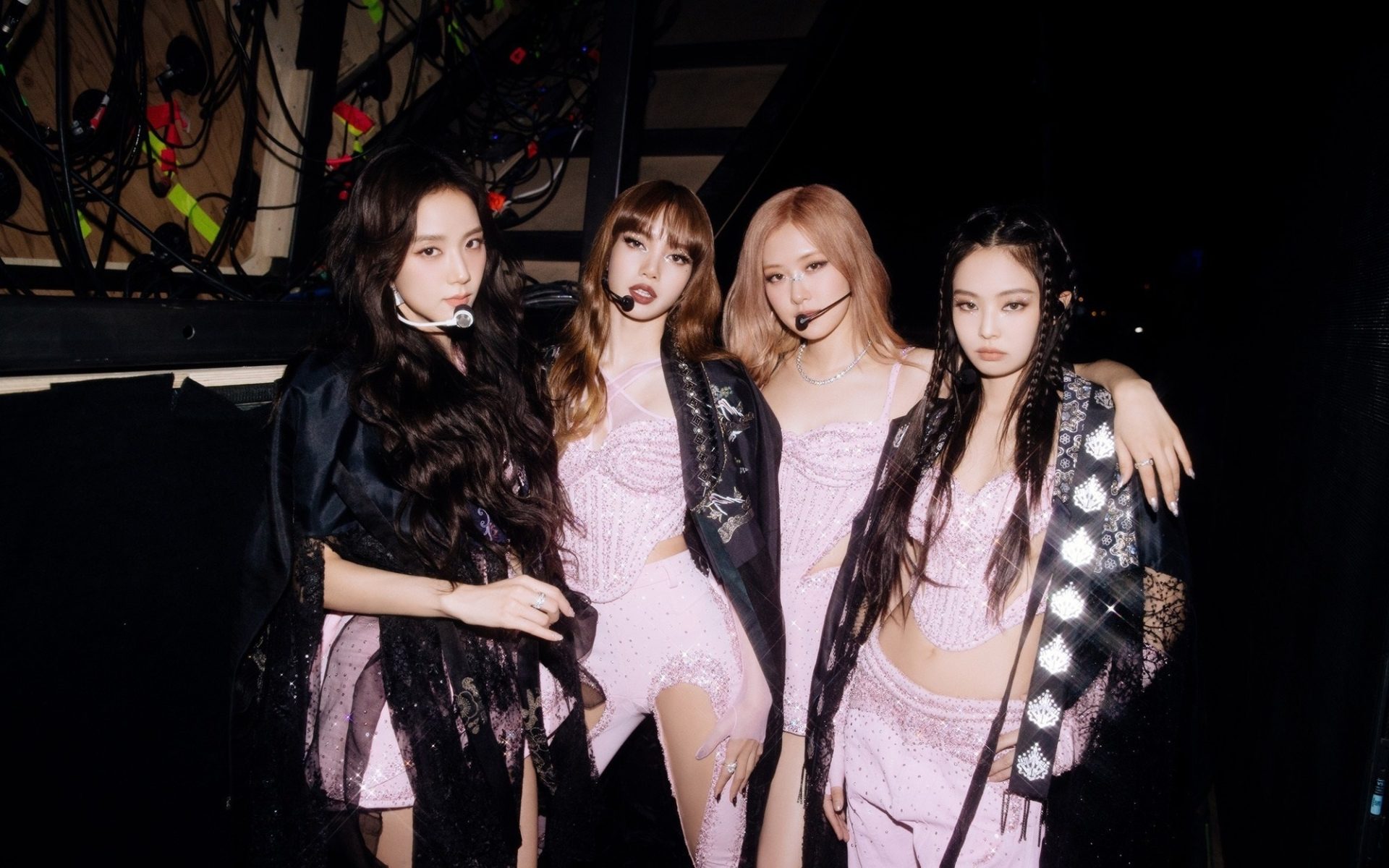 Khách sạn quanh SVĐ Mỹ Đình cháy phòng nhờ concert BlackPink Khách sạn quanh SVĐ Mỹ Đình cháy phòng nhờ concert BlackPink